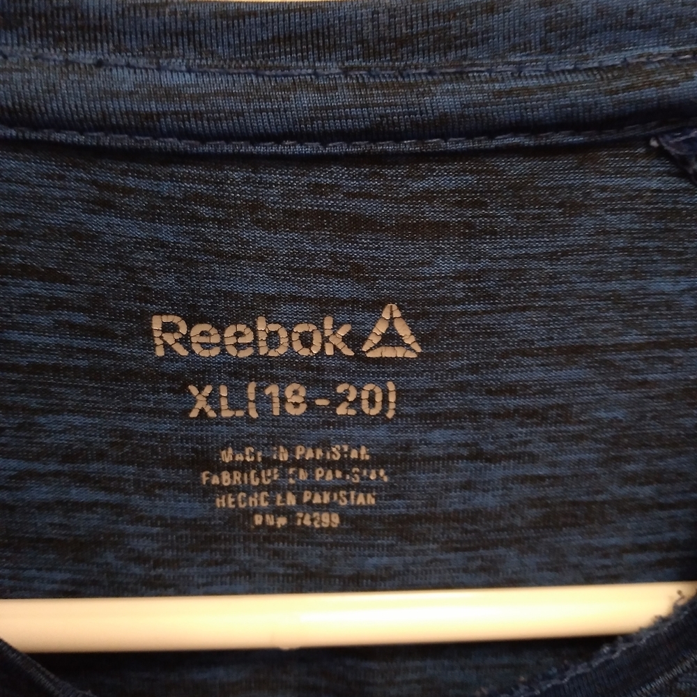 Reebok tee - Picture 2 of 3